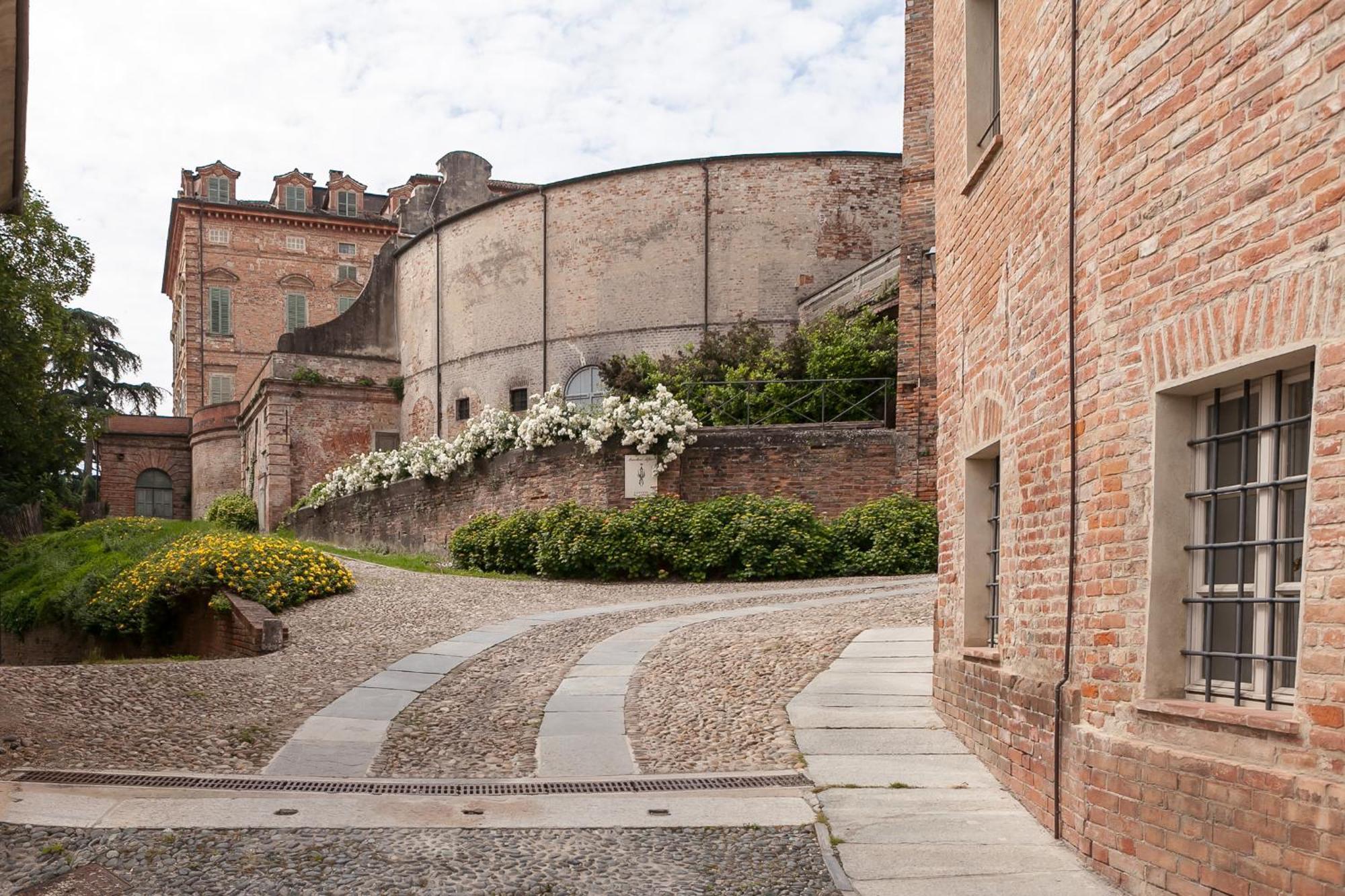 Marchesi Alfieri - Cantine E Ospitalita San Martino Alfieri Bagian luar foto