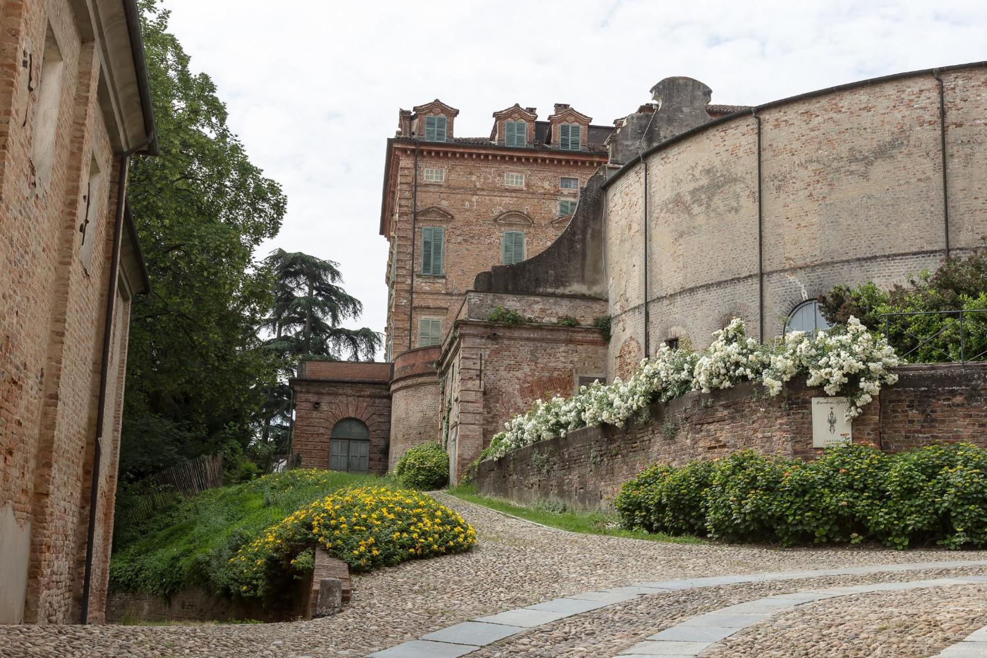 Marchesi Alfieri - Cantine E Ospitalita San Martino Alfieri Bagian luar foto